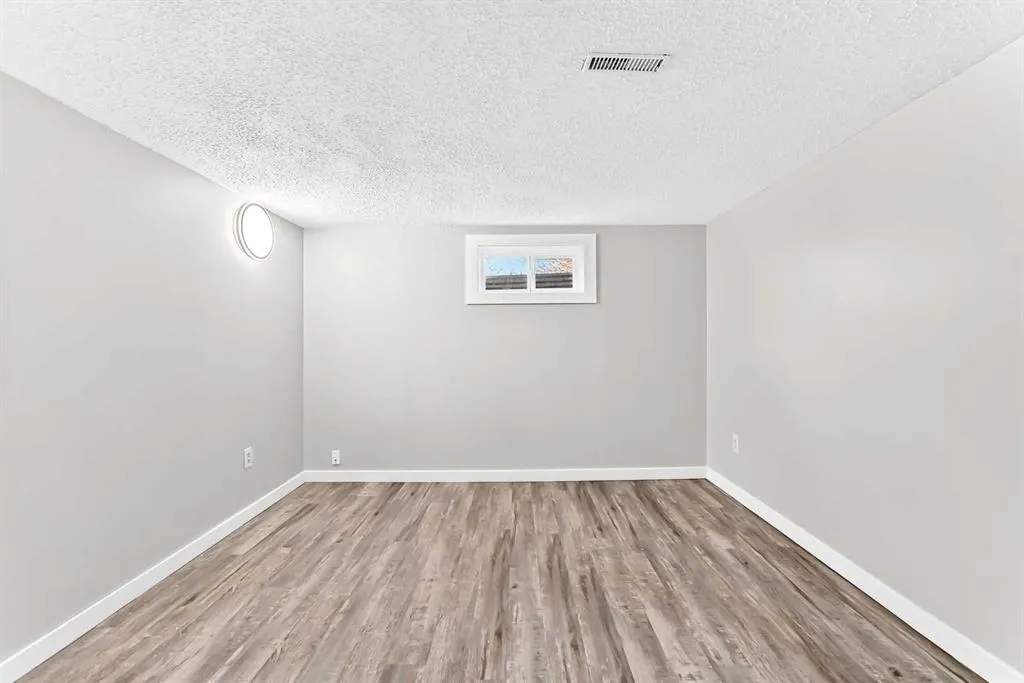 2016 46 Street SE