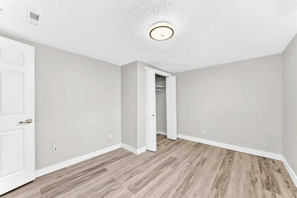 2016 46 Street SE