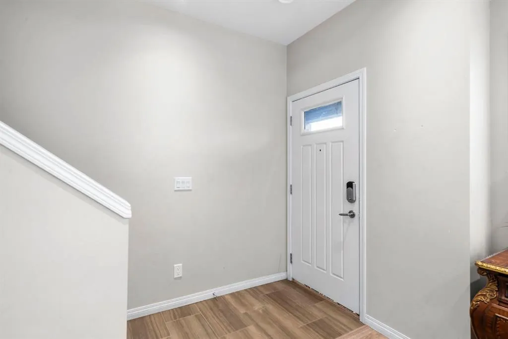 280 Williamstown Close NW #2001