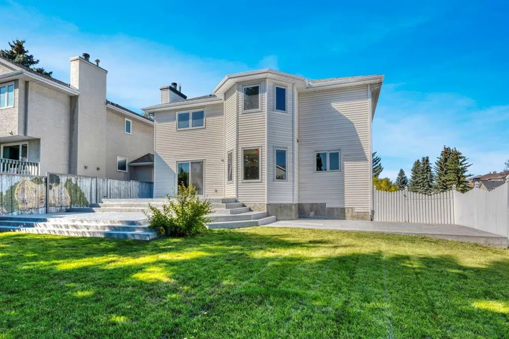 238 Hawktree Bay NW