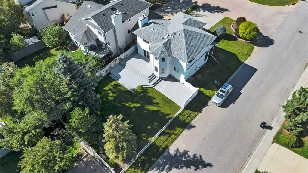238 Hawktree Bay NW