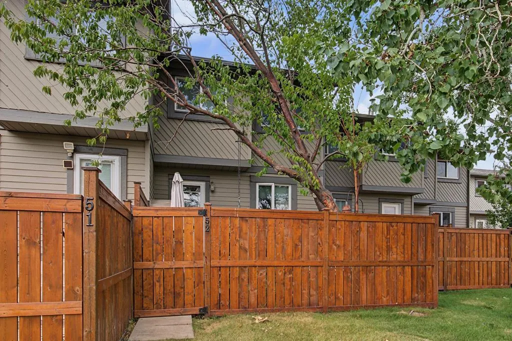 12 Templewood Drive NE #52