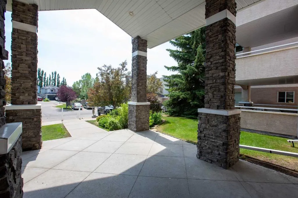 20 Country Hills View NW #201