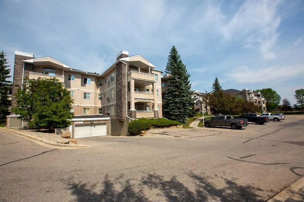 20 Country Hills View NW #201