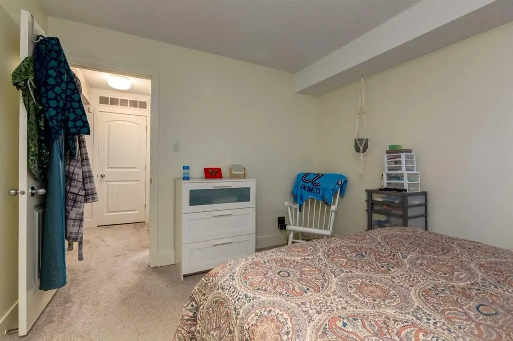 6222 31 Avenue NW #2