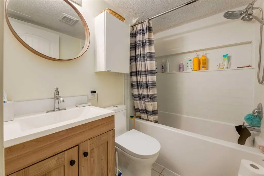 6222 31 Avenue NW #2