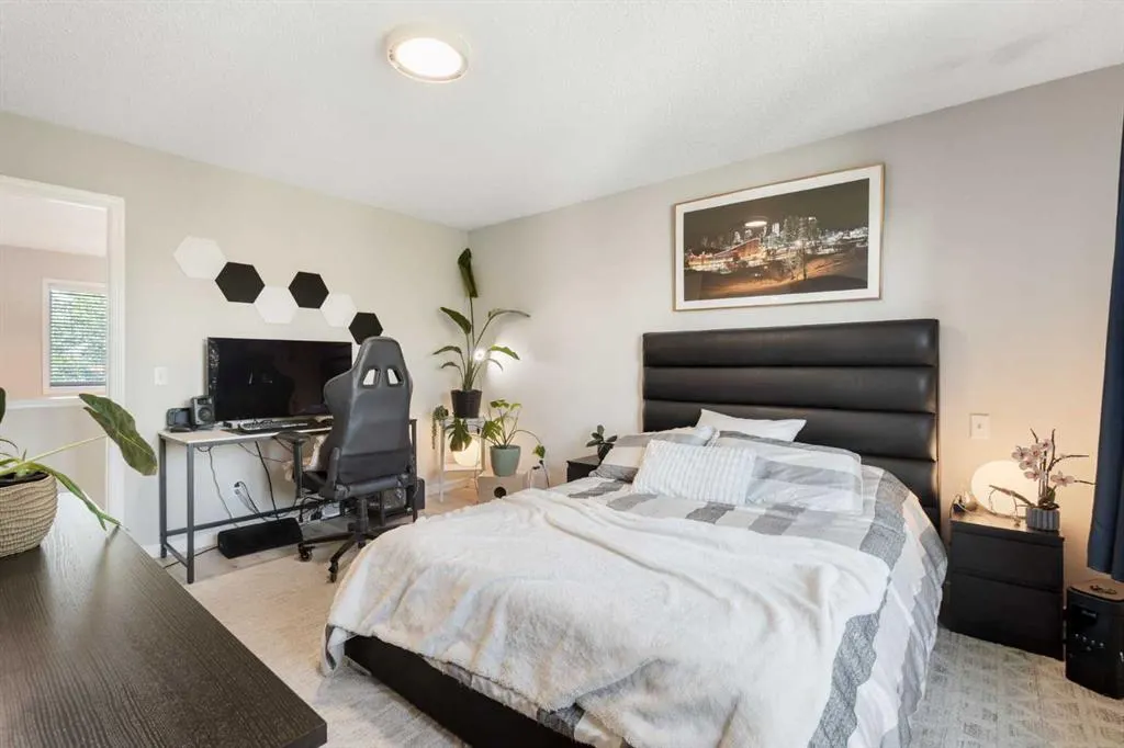 151 Citadel Close NW