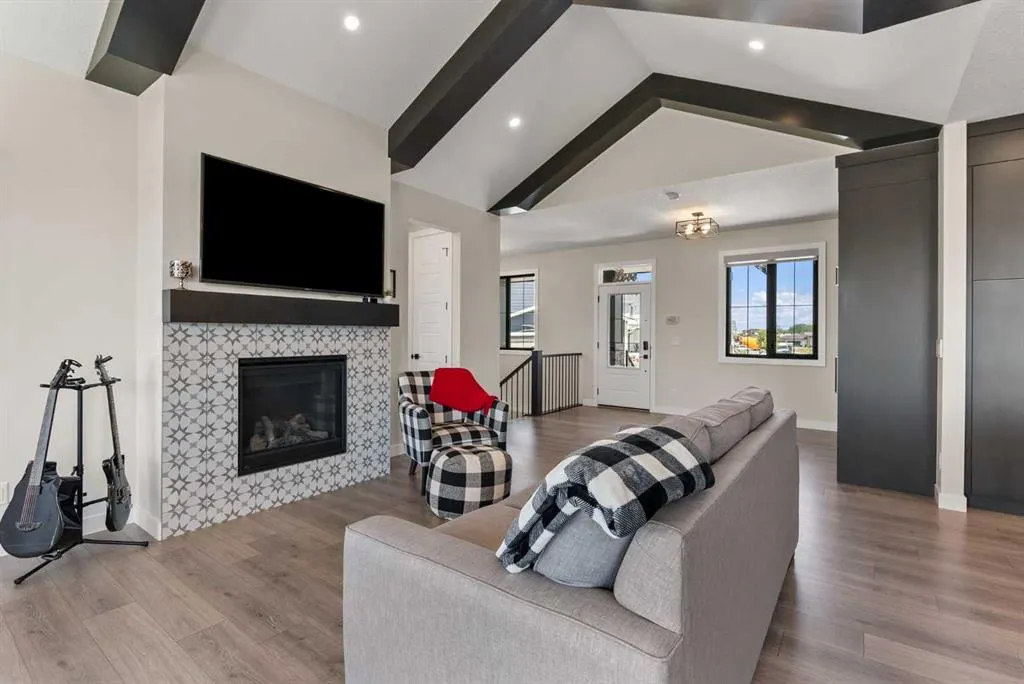 32 Monterra Landing