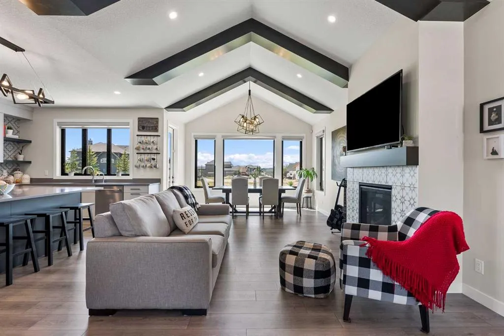 32 Monterra Landing
