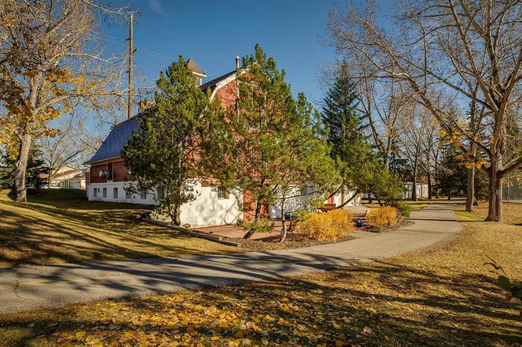 17 Shawglen Court SW