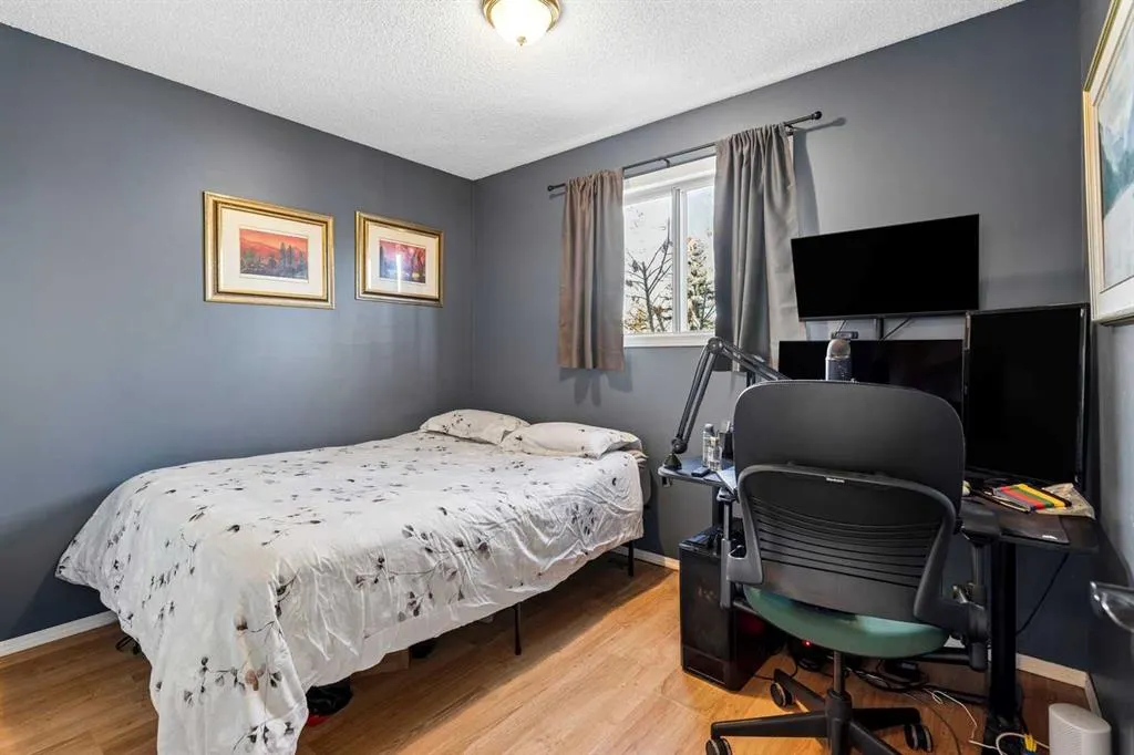 17 Shawglen Court SW