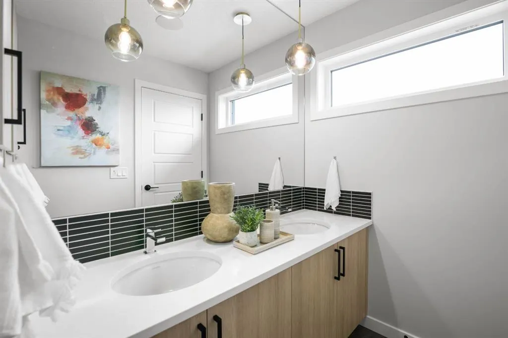 605 Lambeau Link SE