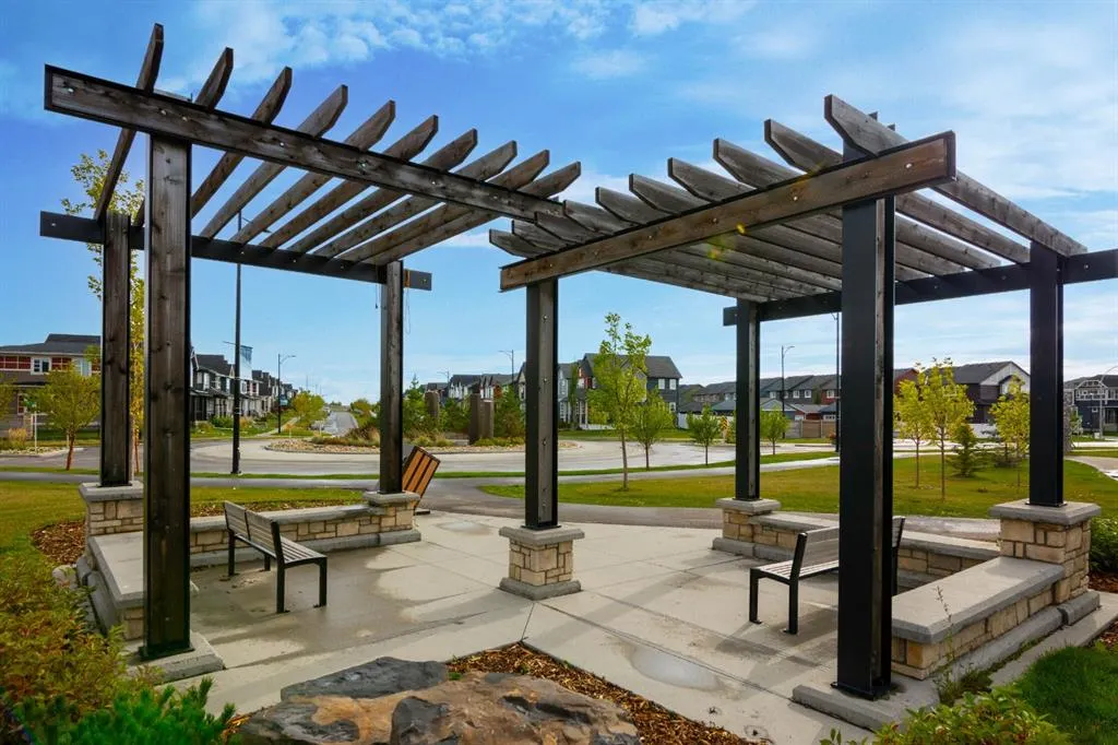 605 Lambeau Link SE
