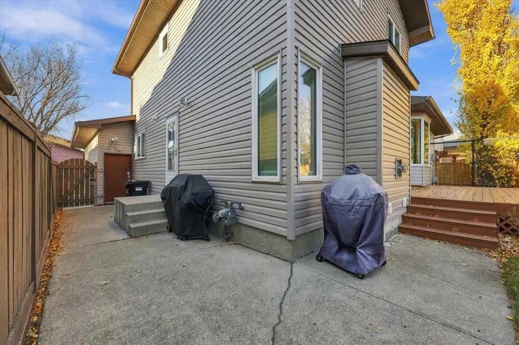 144 Bernard Way NW