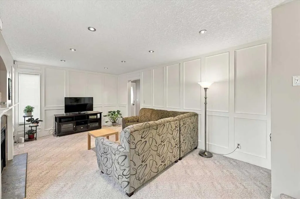 144 Bernard Way NW