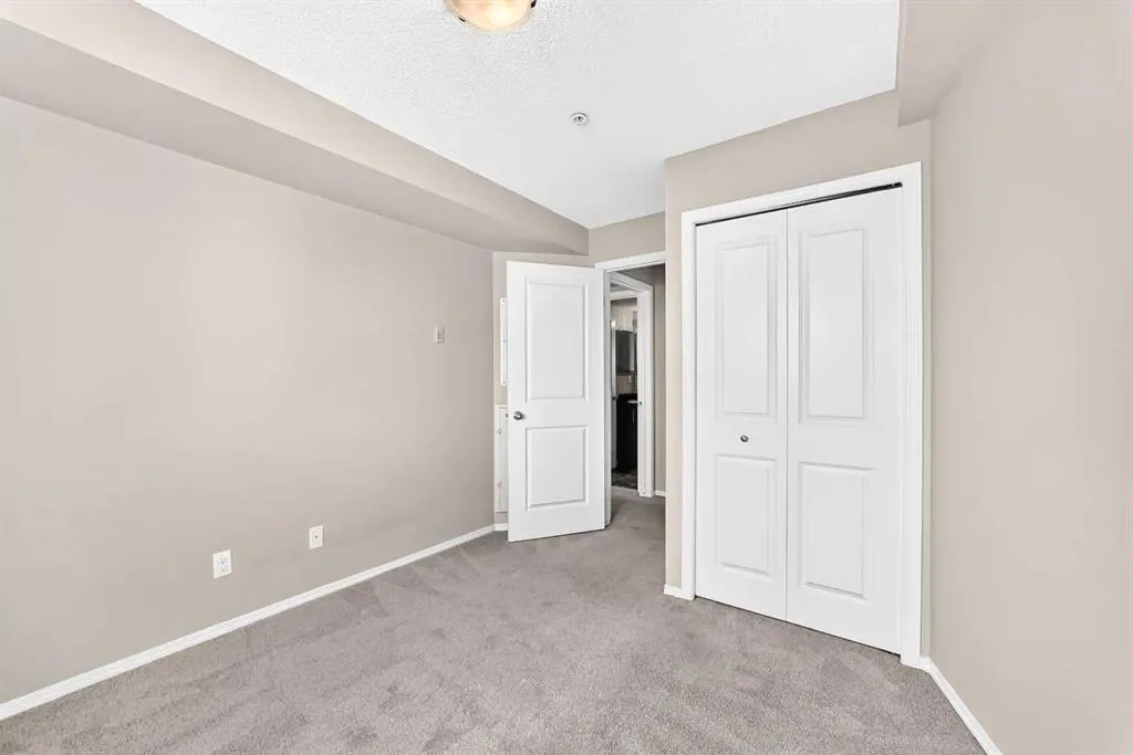 195 Kincora Glen Road NW #404
