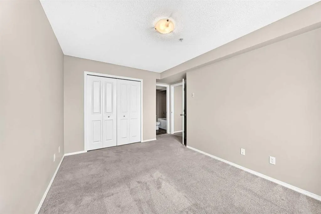 195 Kincora Glen Road NW #404