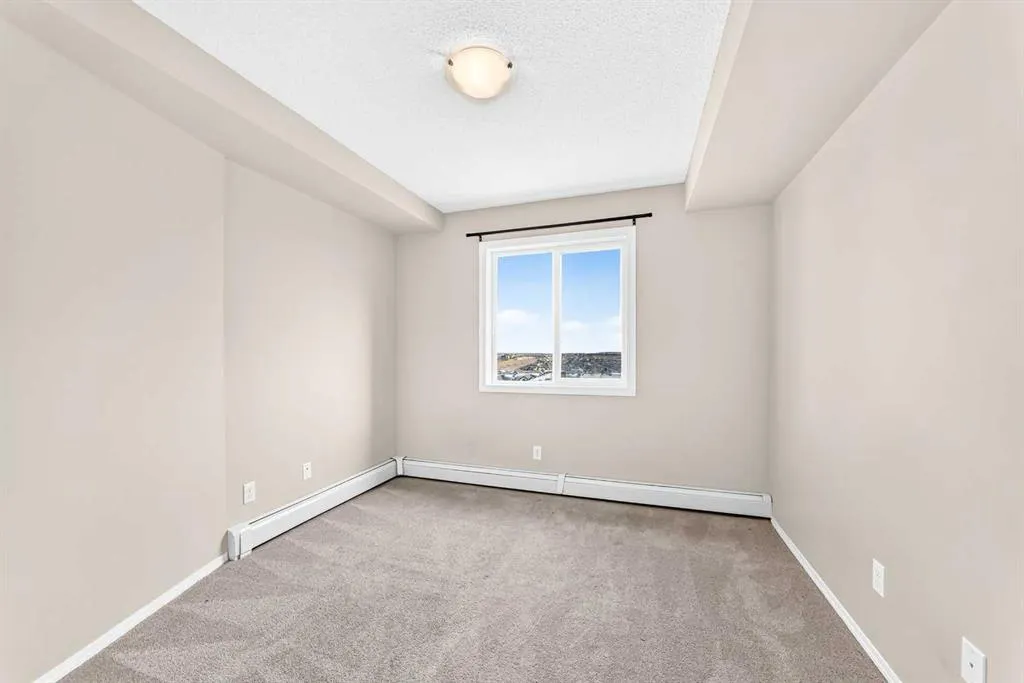 195 Kincora Glen Road NW #404