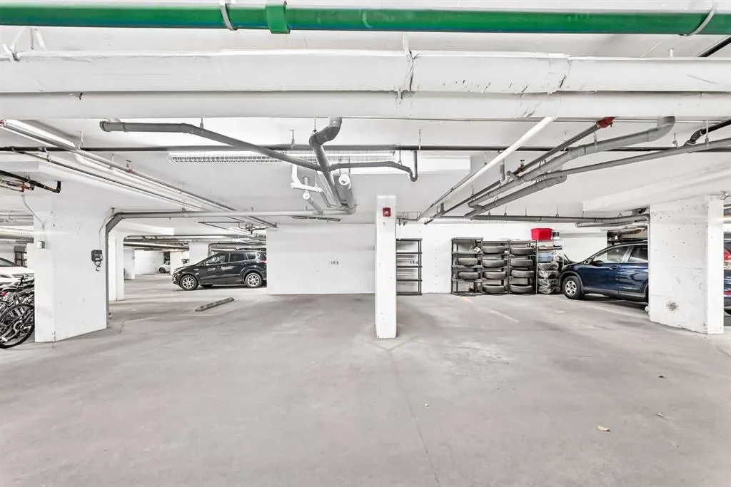195 Kincora Glen Road NW #404