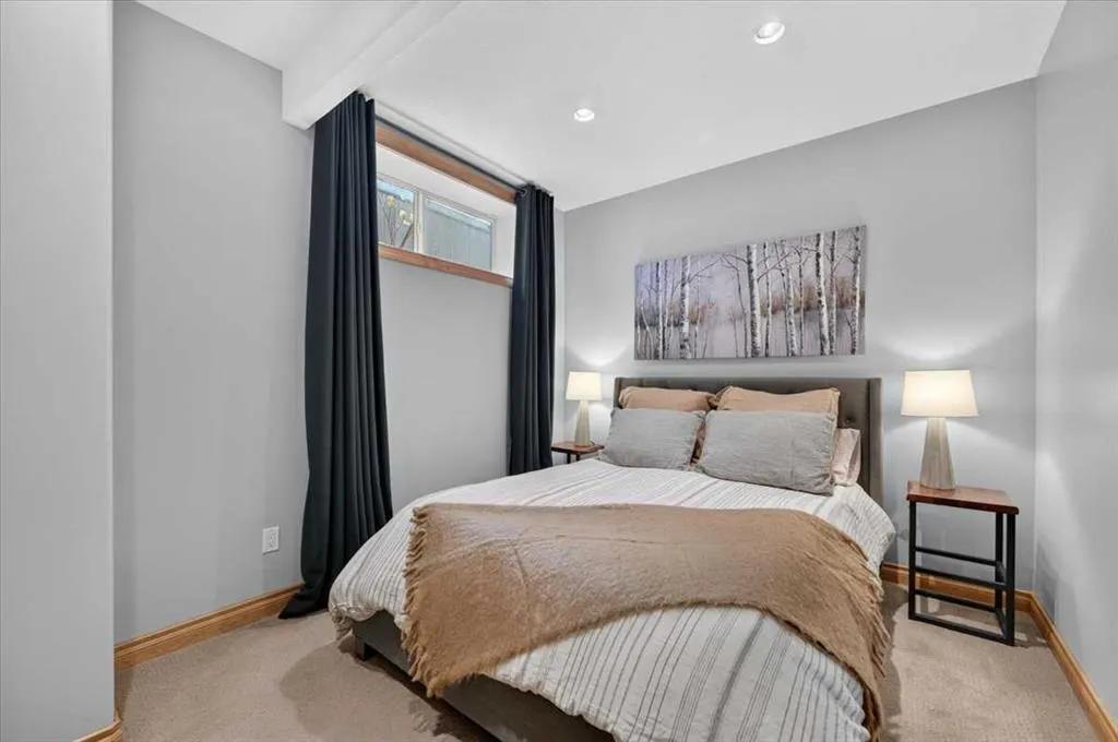 20 Hidden Valley Gardens NW