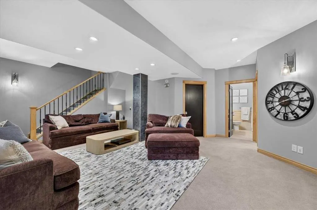 20 Hidden Valley Gardens NW
