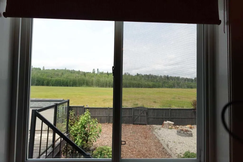122 12 Avenue NE