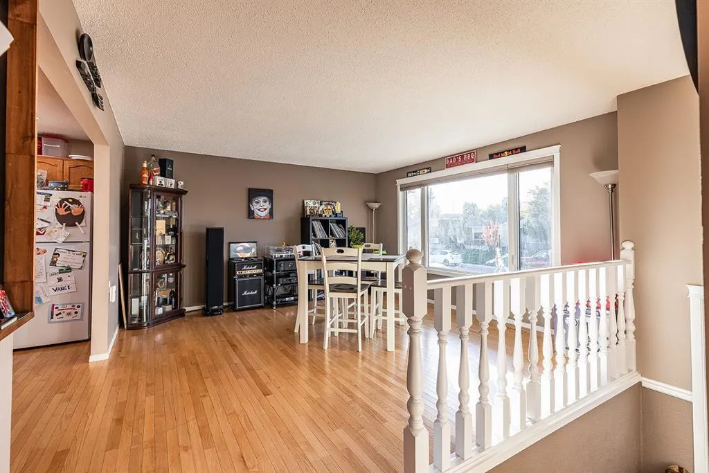 22 Hamilton Court NE