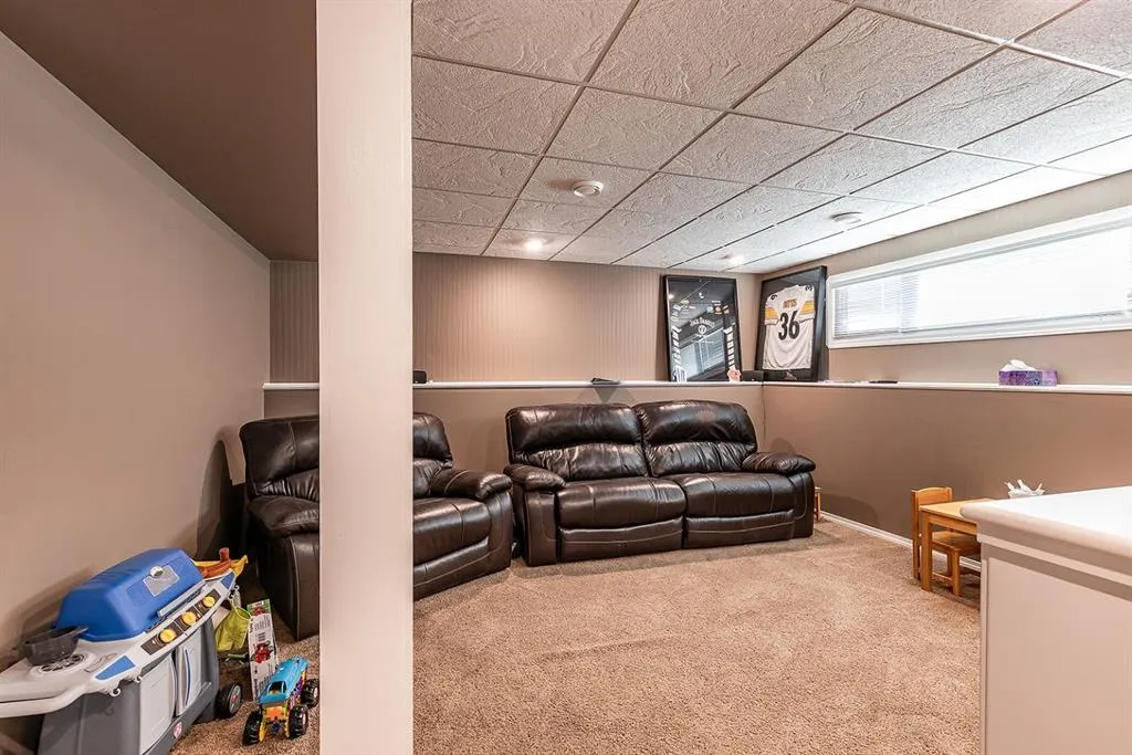 22 Hamilton Court NE