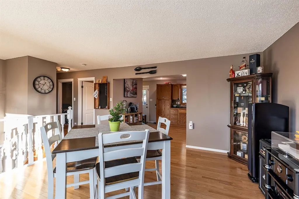 22 Hamilton Court NE
