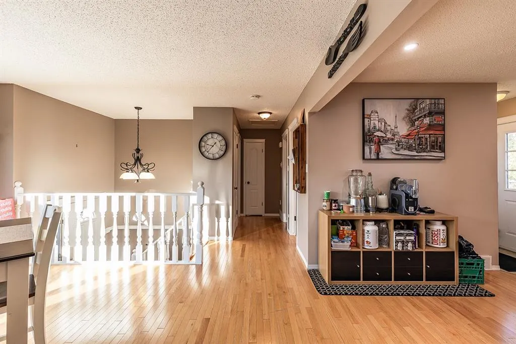 22 Hamilton Court NE