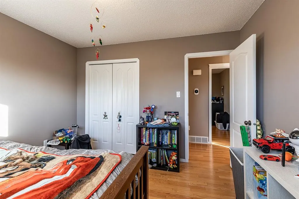 22 Hamilton Court NE