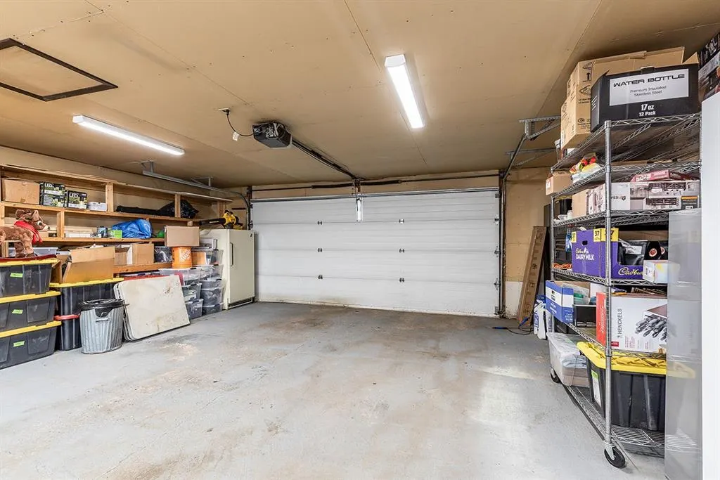 22 Hamilton Court NE