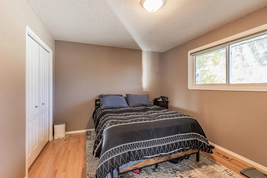 22 Hamilton Court NE