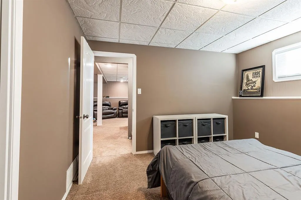 22 Hamilton Court NE