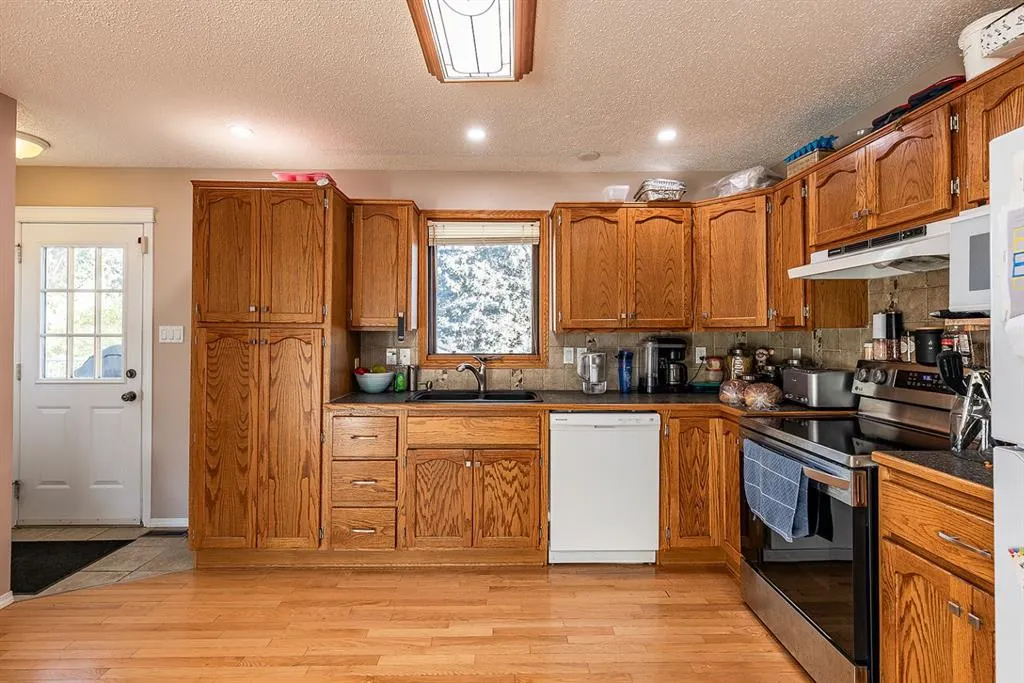 22 Hamilton Court NE