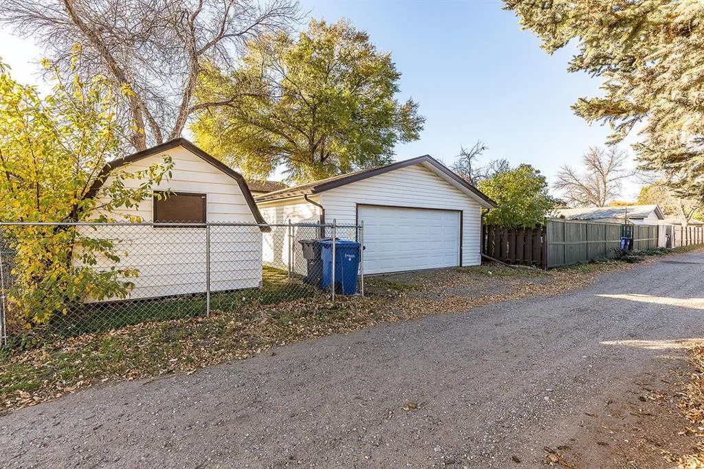 22 Hamilton Court NE