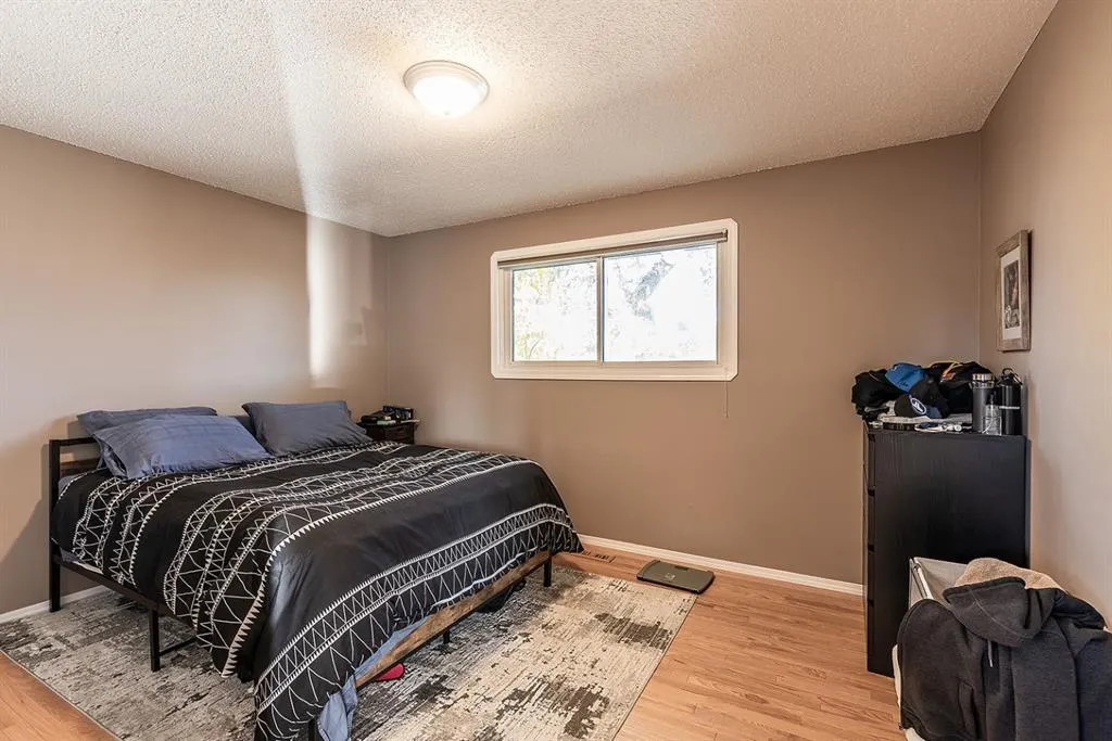 22 Hamilton Court NE