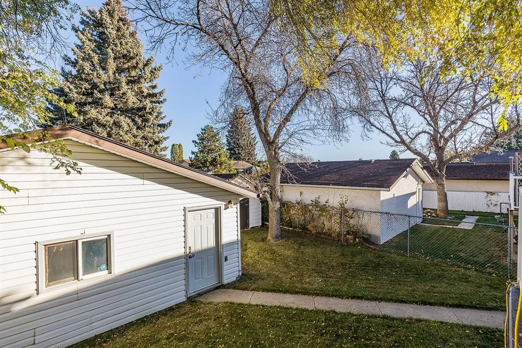 22 Hamilton Court NE