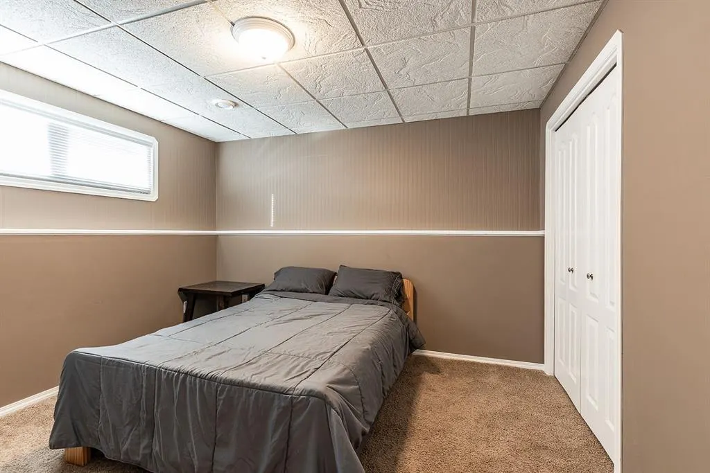 22 Hamilton Court NE