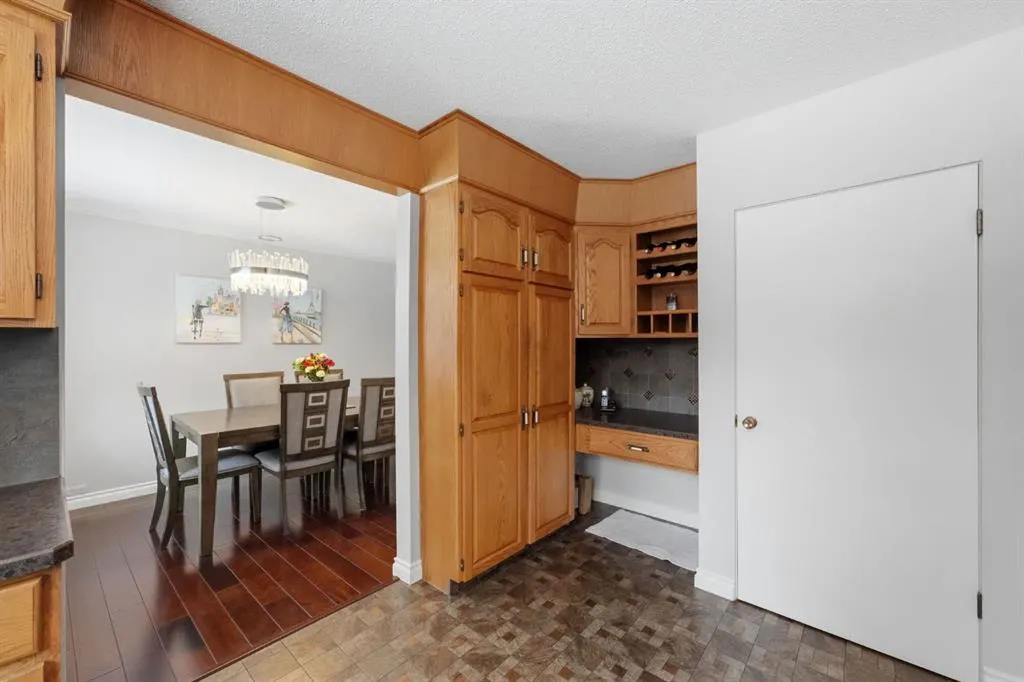 6 College Park Close