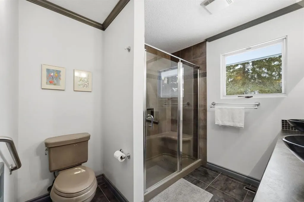 6 College Park Close