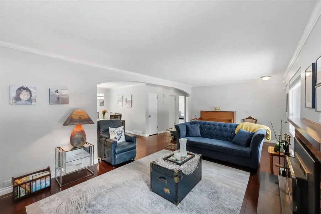 6 College Park Close