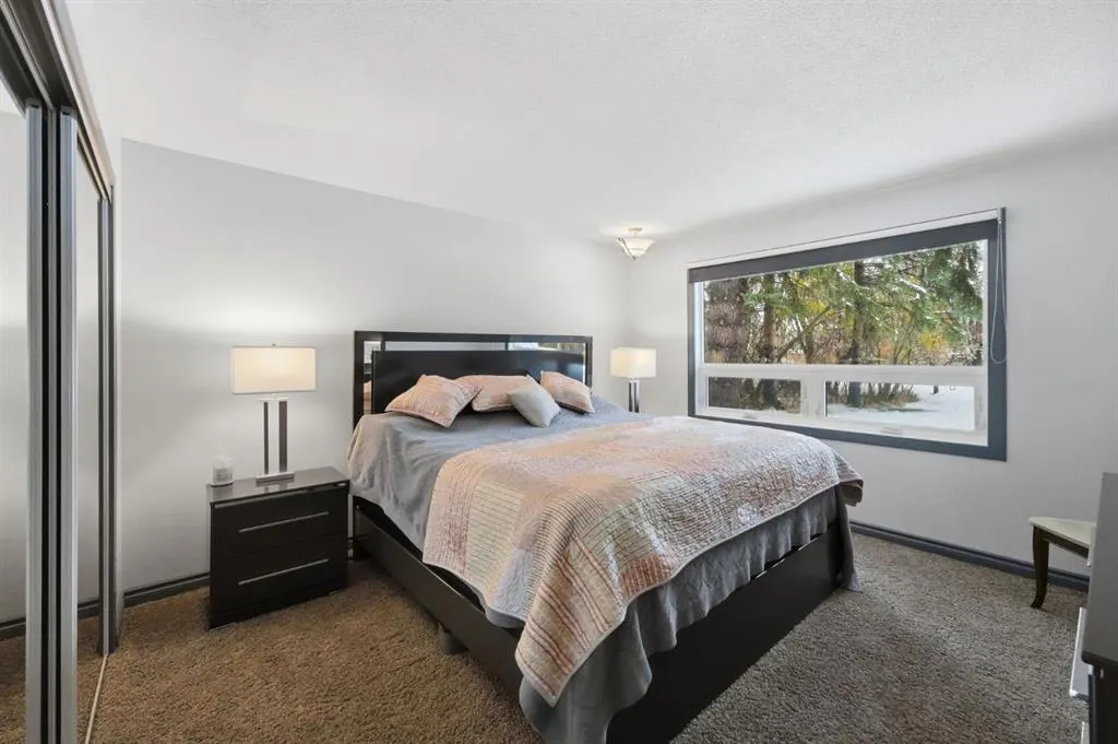 6 College Park Close
