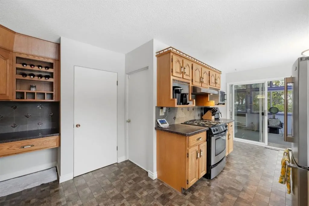 6 College Park Close