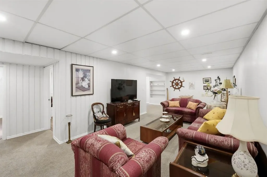6 College Park Close