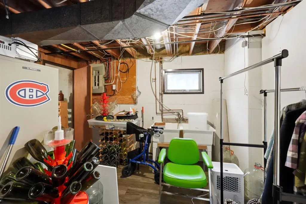 6 College Park Close