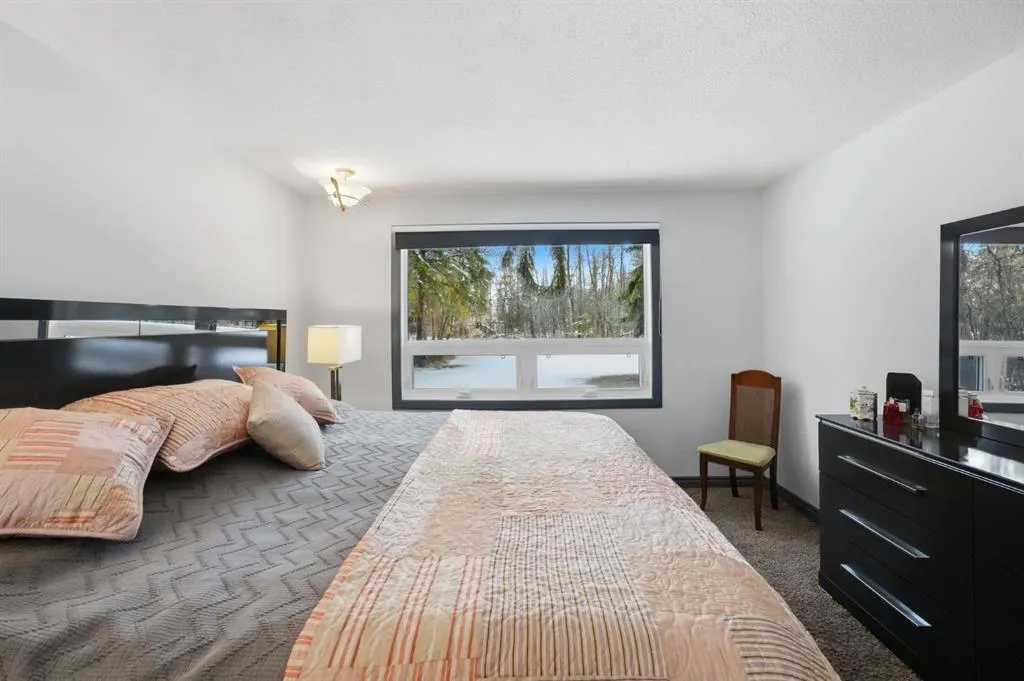 6 College Park Close