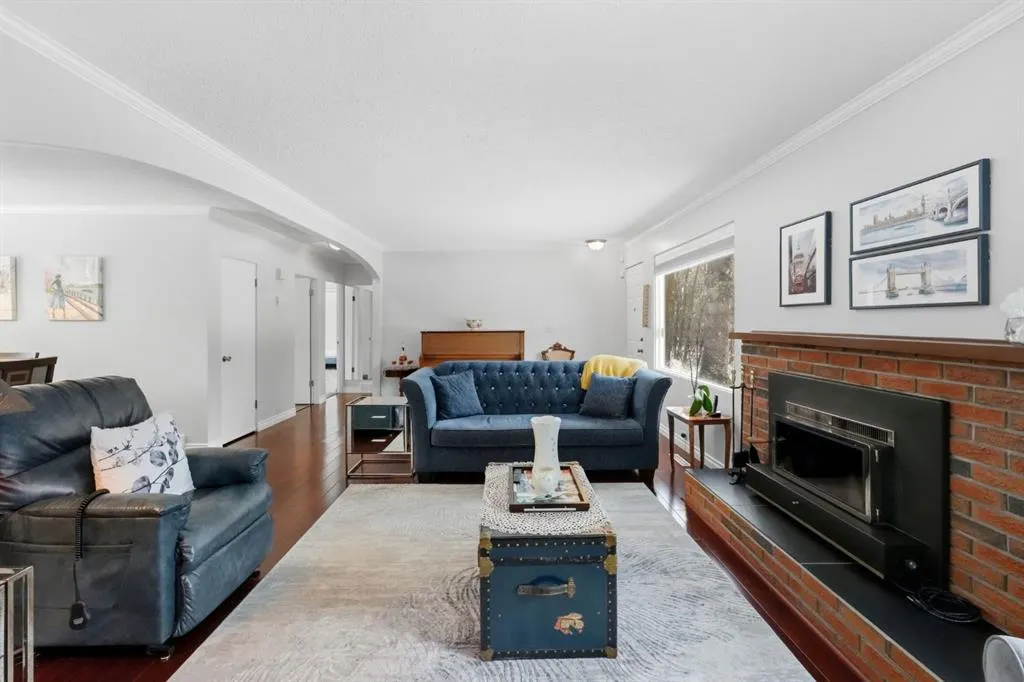 6 College Park Close
