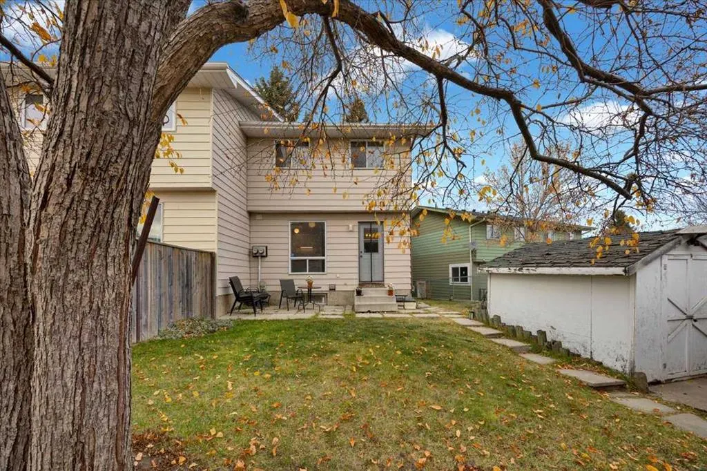 35 Berkley Court NW