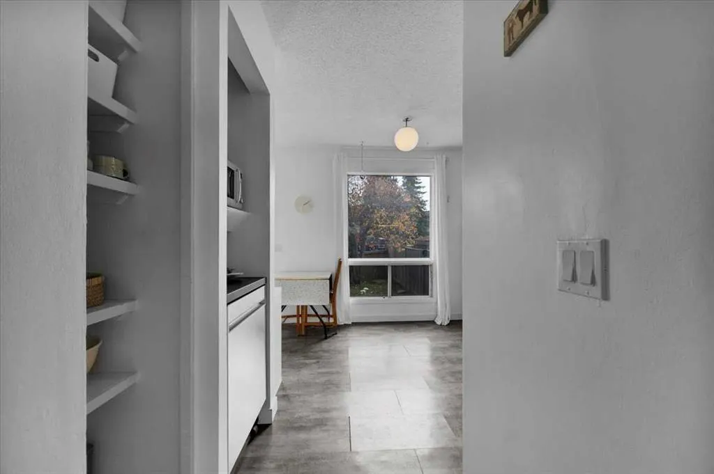 35 Berkley Court NW